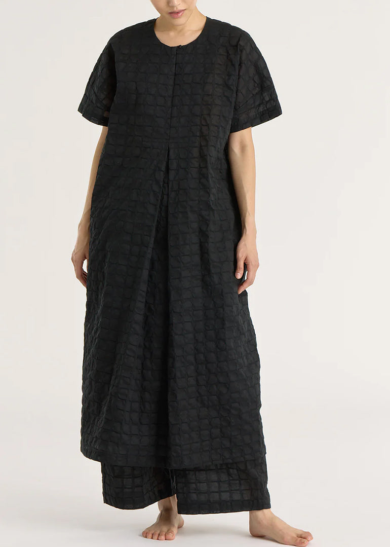 Black Crane - Ripple Finish Crew Neck Dress in Black