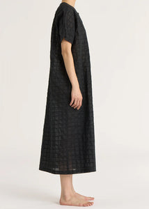 Black Crane - Ripple Finish Crew Neck Dress in Black